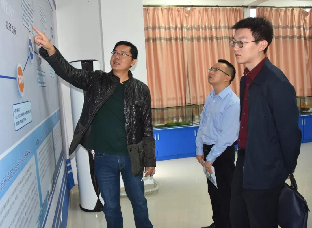 泉港区政府副区长谢梓骞,刘阳青莅临我院调研