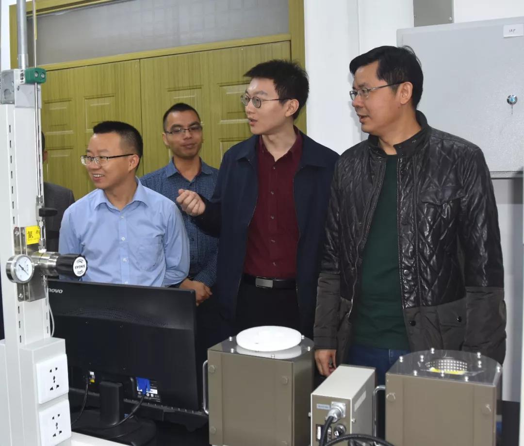 泉港区政府副区长谢梓骞,刘阳青莅临我院调研