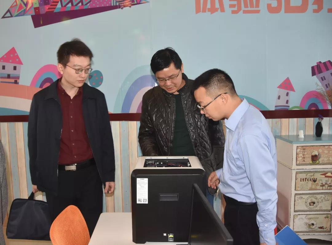 泉港区政府副区长谢梓骞,刘阳青莅临我院调研